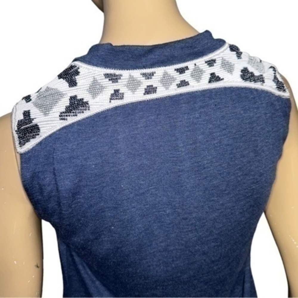 De Rigueur Provisions Women’s Size M Heathered Blue Cowl Neck Beaded T-Shirt
